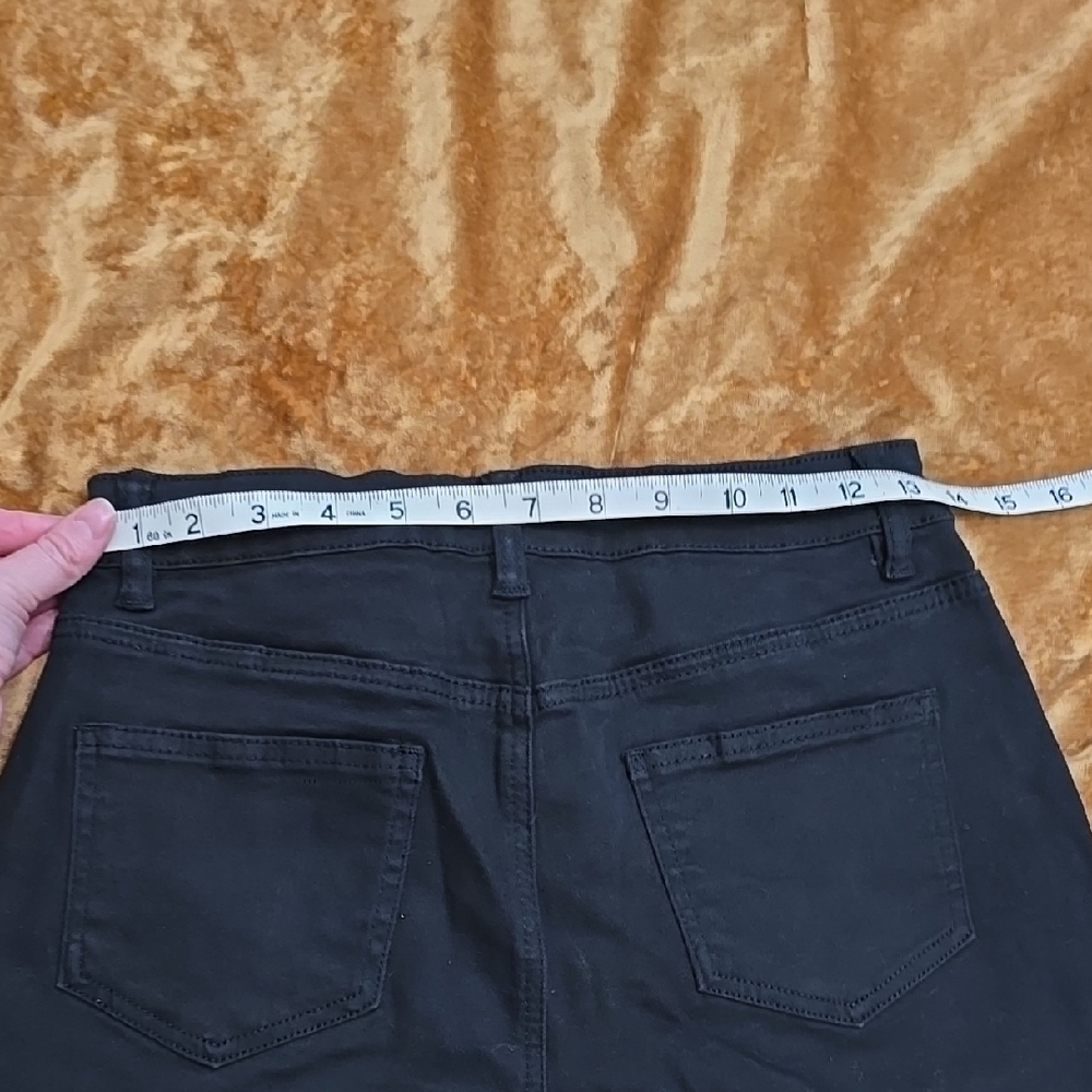 Women's Black High Rise Short Size Small - Picture 6 of 7